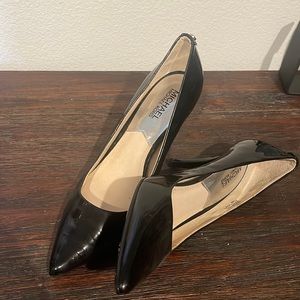 Micheal kors patent pumps